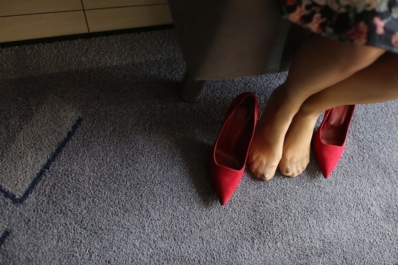 en nylon, chaussettes, sandale, chaussures, jeune femme, rouge, jambes, pieds nus, pied, jeune fille