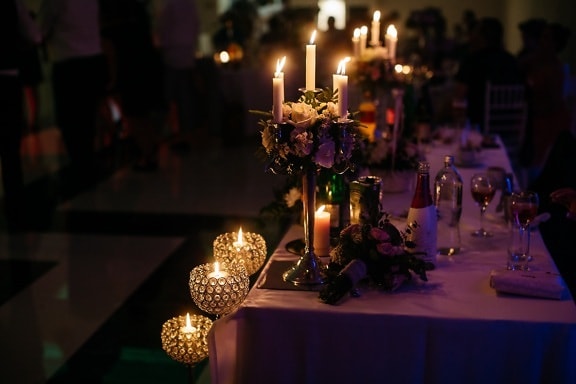 svetlo sviečok, jedálenský stôl, večer, sviečky, ozdobný, svietnik, hotel, oslava, sviečka, ľudia