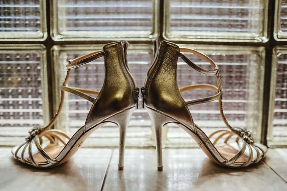 lueur dorée, sandale, talons hauts, chaussures, fantaisie, charme, brillante, coûteux, chaussures, mode