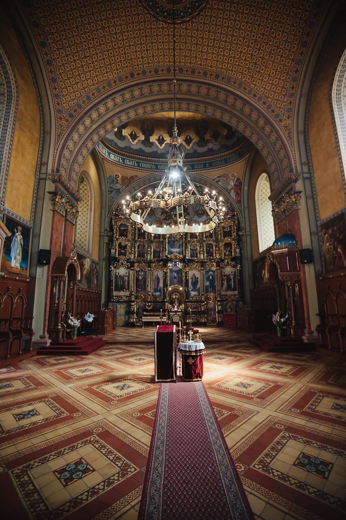 biserica, interior, covorul rosu, Altarul, candelabru, catedrala, structura, religie, arhitectura, plafon