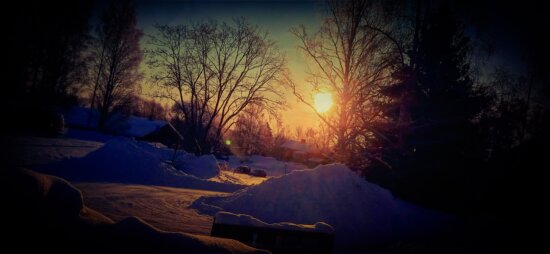 Inverno, pôr do sol, terras agrícolas, casa de fazenda, celeiro, amanhecer, árvore, paisagem, neve, luz