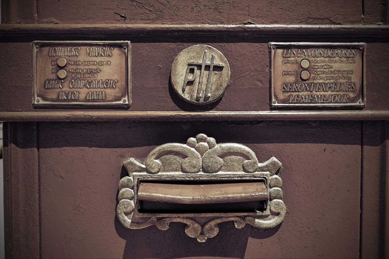 слот за поща, пощенска кутия, исторически, старомодна, чугун, ръжда, метал, бронз, гниене, мръсни