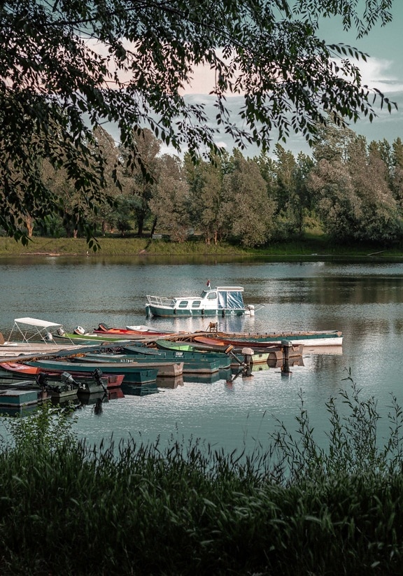 Barche, motoscafo, molo, Riva del fiume, zona di villeggiatura, acqua, barca, Lago, fiume, riflessione