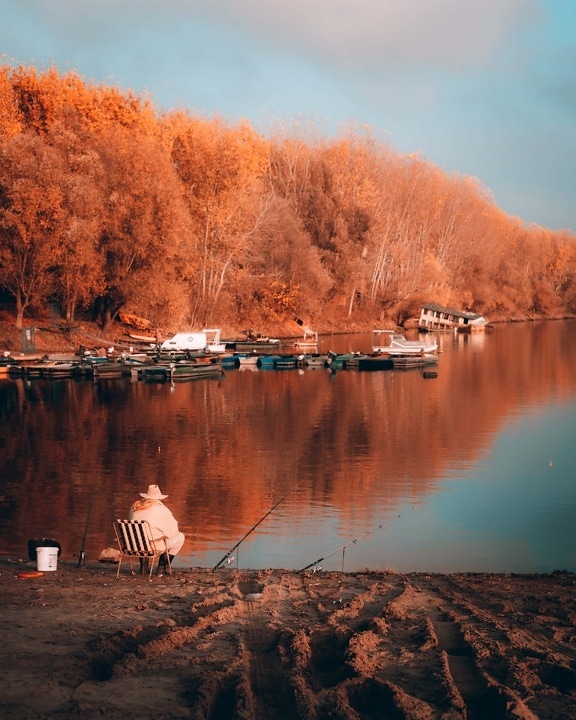 Рыбалка, Рыбак, на берегу озера, гавань, осенний сезон, пейзаж, оранжевый желтый, золотой блеск, природа, озеро