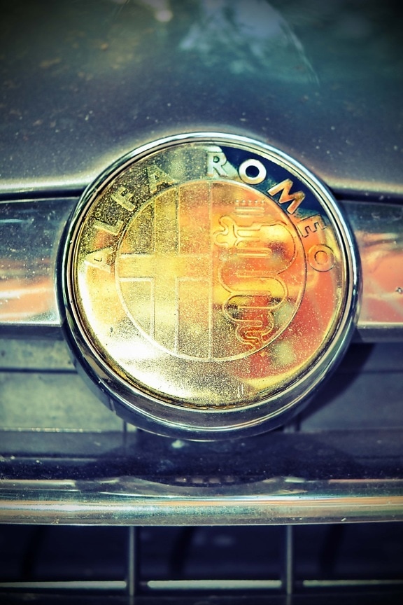 Alfa Romeo, kromi, symboli, merkki, lähietäisyydeltä, paistaa, kultainen loisto, kiiltävä, auton, ajoneuvon