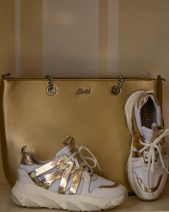 brilho dourado, tênis, luxo, brilhando, lustrosa, bolsa, calçado, moda, couro, retrô