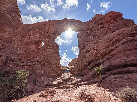 arch, desert, sandstone, sunrays, sunlight, cliff, ravine, landscape, mountain, rock