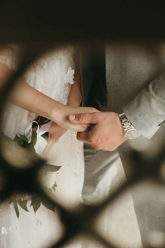 hålla händer, händerna, romantiskt möte, kärlek, kvinna, brudgummen, engagemang, bruden, bröllop, flicka