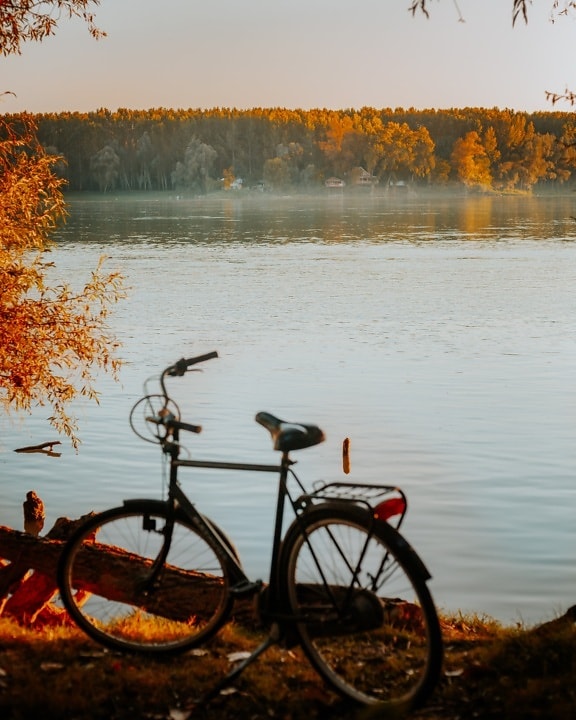 туман, берег річки, Річка, горизонт, велосипед, Захід сонця, велосипедист, велосипед, світанок, води