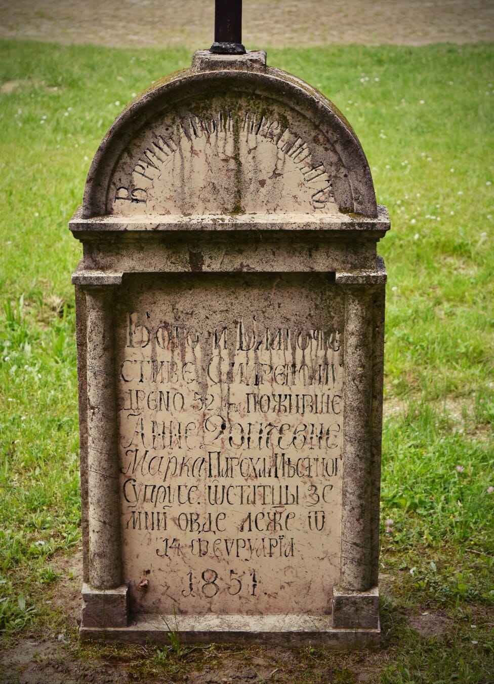 burial, grave, gravestone, tombstone, cemetery, old fashioned, lawn, grass, marble, old