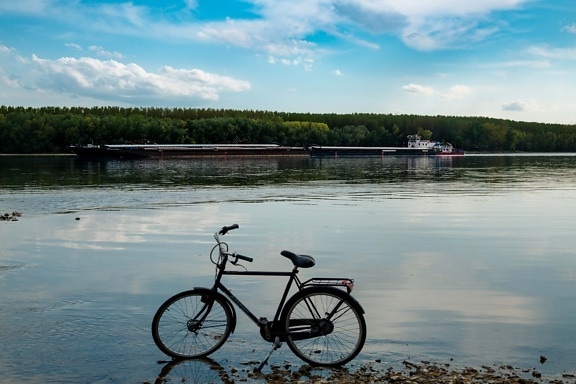 uszály, teherhajó, közlekedés, folyó, Duna-folyó, kerékpár, folyóparton, víz, elmélkedés, kerék