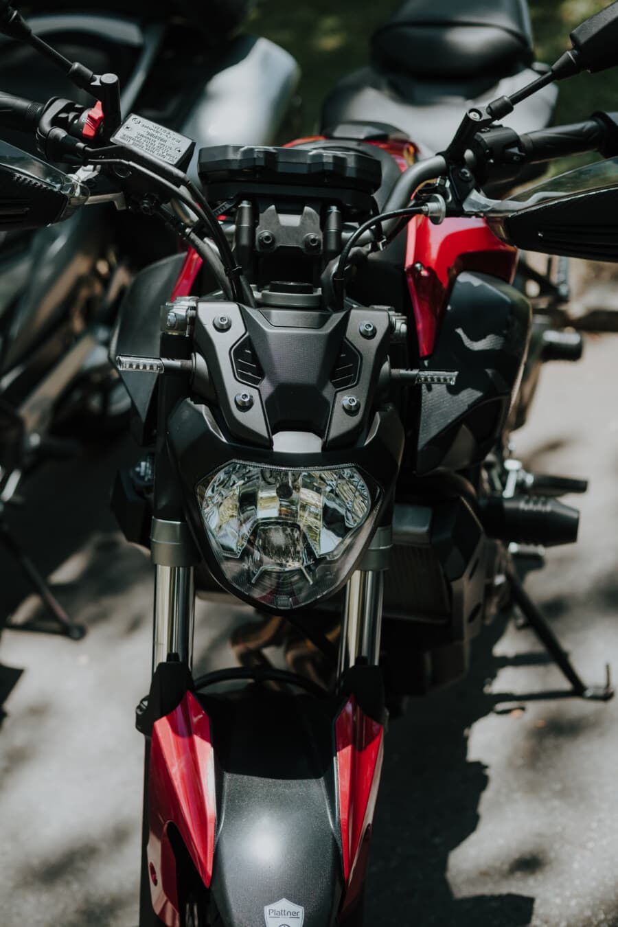motorka, motocyklu, kormidelní kolo, světlomet, černá, tmavě červená, sídlo, kolo, vozidlo, chrom