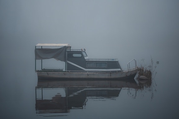 boat, fog, foggy, fishing boat, water, dawn, mist, beach, lake, river