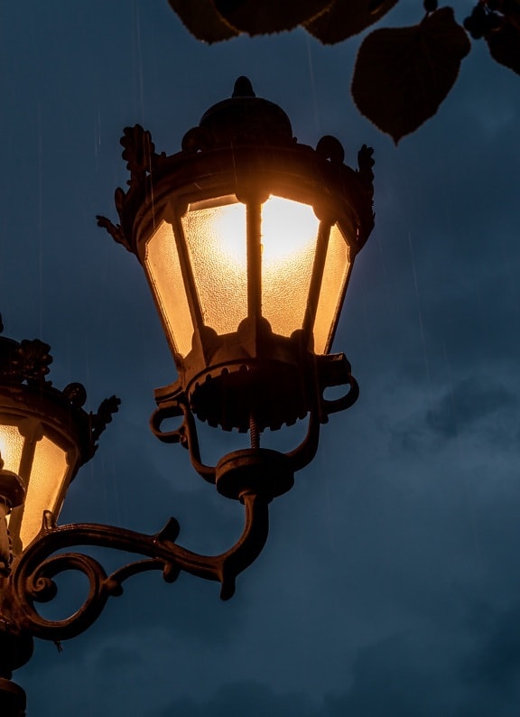 лампа, осветление, дъжд, нощ, улица, архитектура, фенер, устройство, светлина, стар