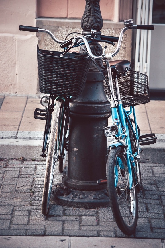 jízdní kolo, starý styl, proutěný koš, Francie, kormidelní kolo, nostalgie, dlažba, ulice, parkování, kolečko
