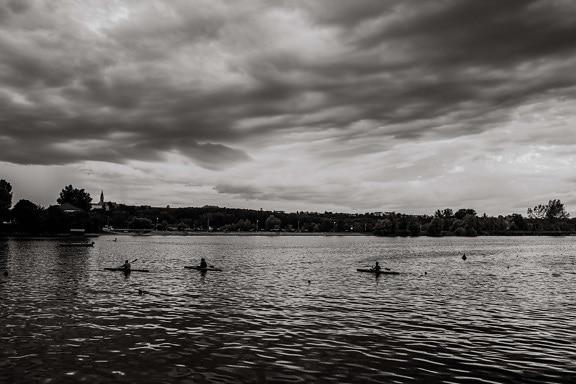 au bord du lac, noir et blanc, nuages, canoë-kayak, des loisirs, coucher de soleil, réflexion, eau, Lac, monochrome
