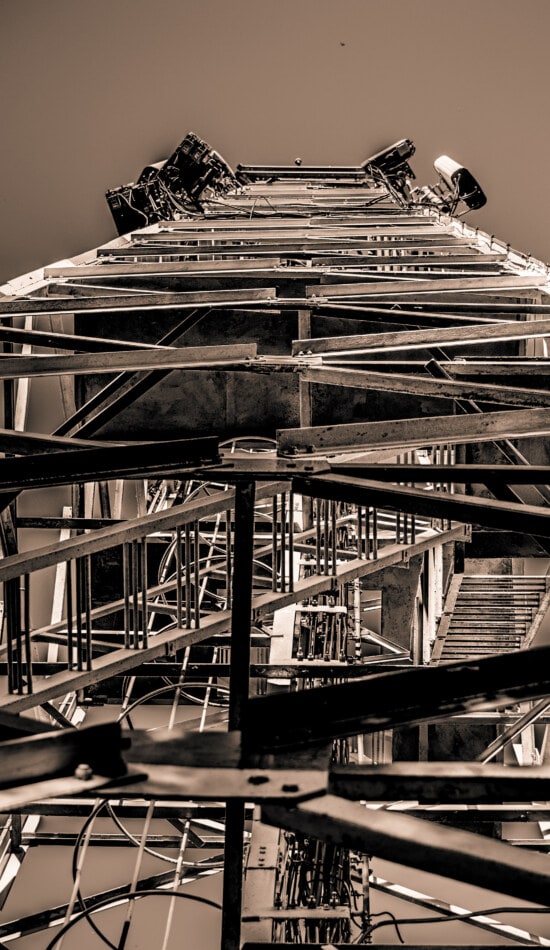 Turm, Telekommunikations, Bau, aus Gusseisen, Metall, Sepia, Monochrom, schwarz und weiß, Leiter, Urban