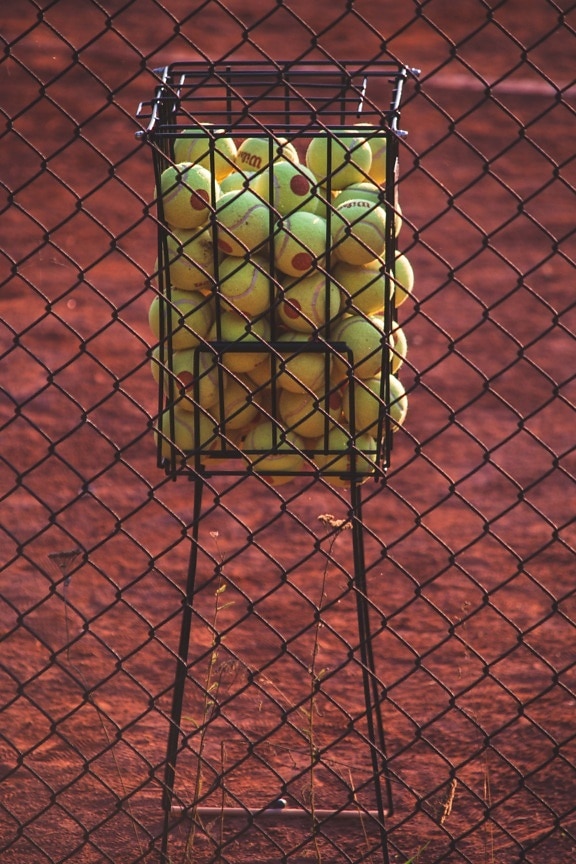 tenis, tenisový kurt, míč, zásobníky, mnoho, plot, železo, drát, kov, konkurence