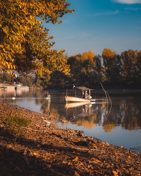 efterårssæsonen, oktober, fiskekutter, fiskeri, rekreation, idylliske, floden, søen, refleksion, vand