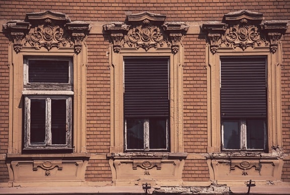 tri, prozori, kuća, zapušten, propadanje, stari stil, arhitektonski stil, barok, arhitektura, fasada