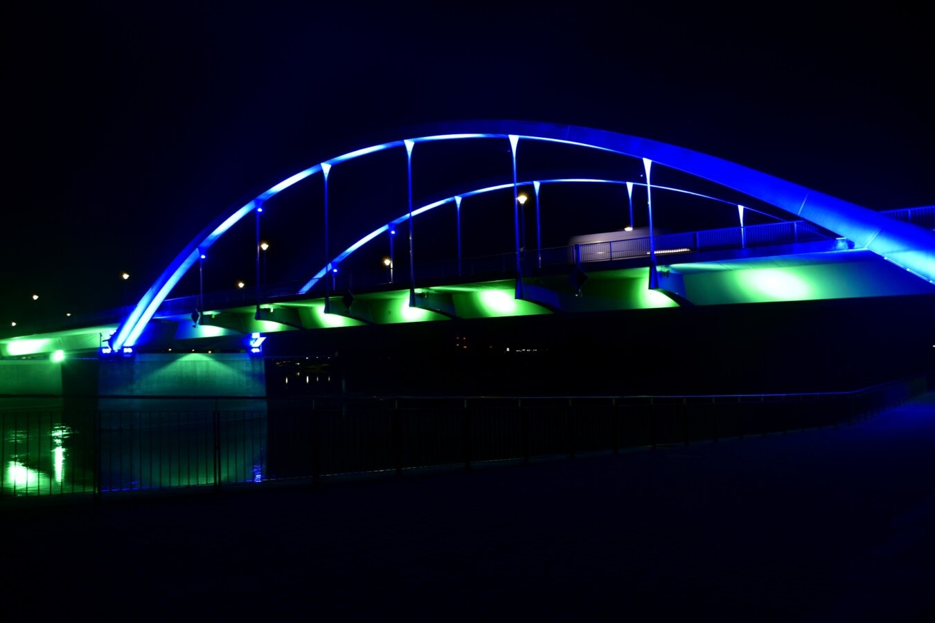 nacht, donker, donker blauw, verlichting, neon, het platform, bouw, brug, licht, stedelijke