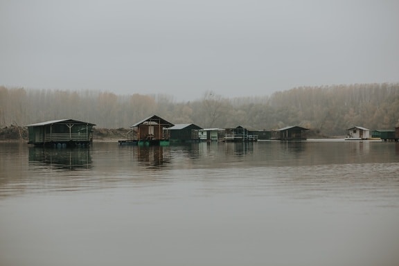brumeux, matin, au bord du lac, atmosphère, calme, maisons, flottant, Lac, rivière, hangar