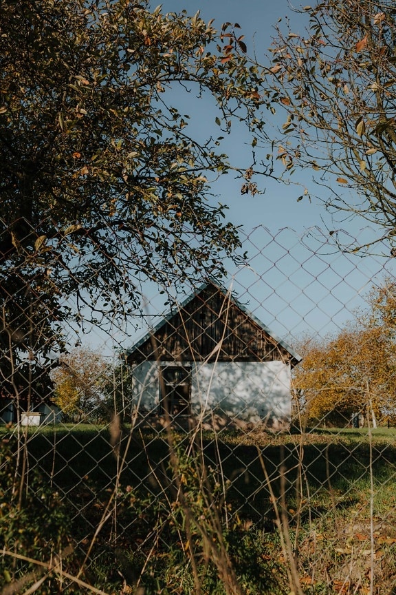village, backyard, rural, fence, outdoor, structure, barn, house, abandoned, architecture