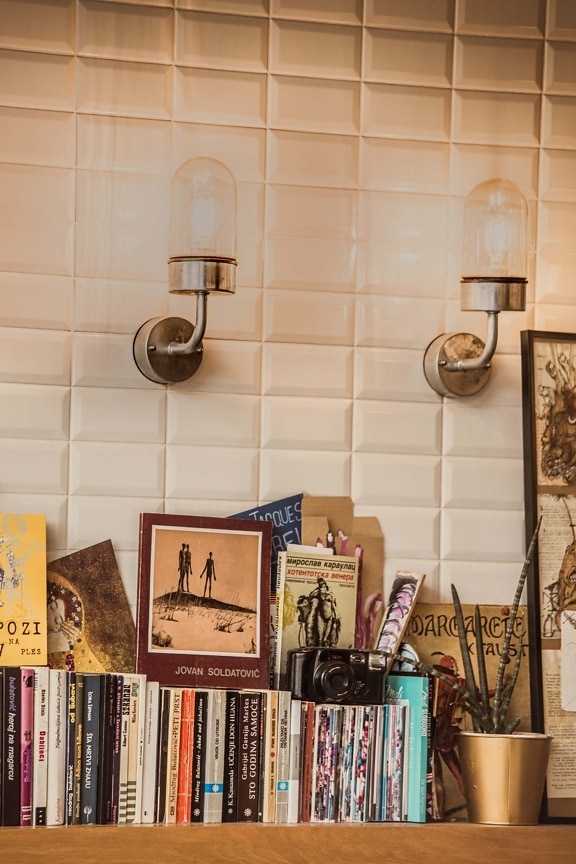 estantes de livros, design de interiores, livros, lâmpada, lâmpada de iluminação, dentro de casa, quarto, contemporânea, móveis, prateleira