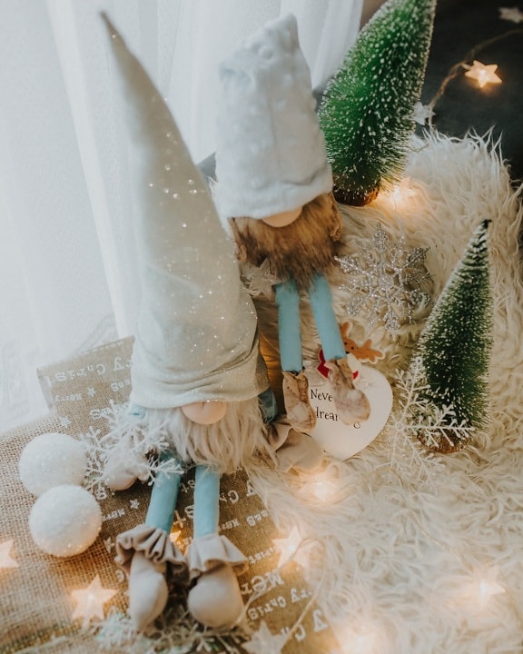 Vianoce, dekorácie, trpaslík, bábiky, snehové vločky, dekorácie interiéru, zábava, tradičné, vianočný strom, nový rok