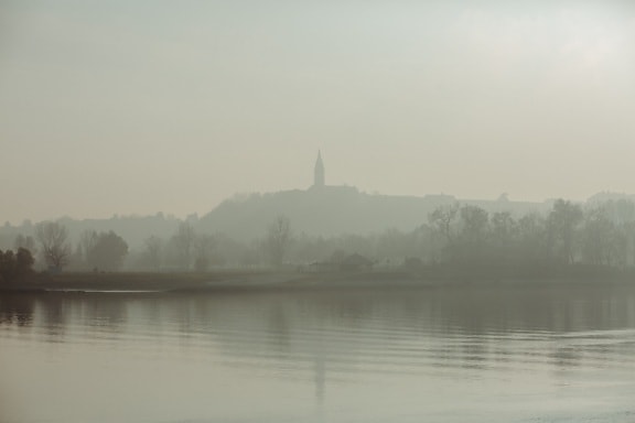 tåget, morgen, ved søen, afstand, flodlejet, kirketårnet, floden, bassinet, tåge, søen