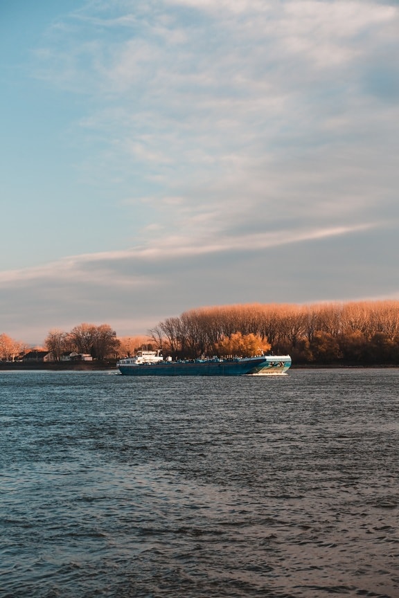 nákladní loď, člun, loď, doprava, podzimní sezóna, břehu řeky, řeka, jezero, voda, západ slunce