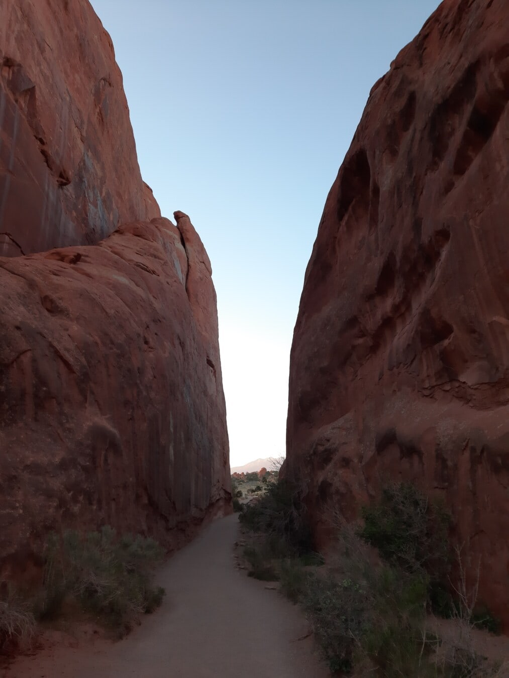 narrow, path, pathway, desert, canyon, limestone, geology, stones, cliff, erosion