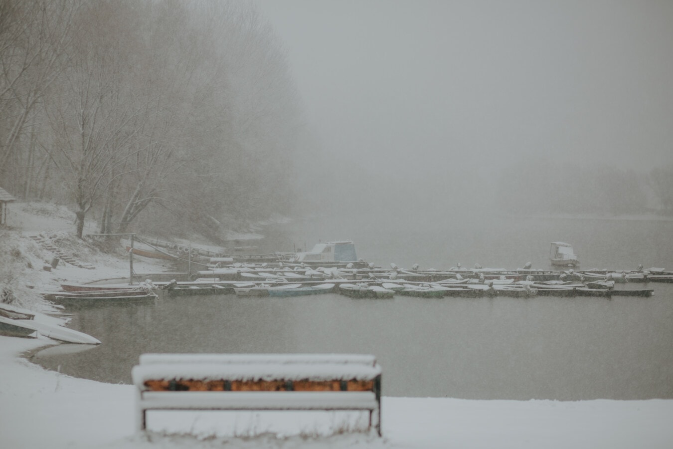 lakeside, cold water, snowy, snowstorm, riverbank, harbor, snowflakes, foggy, mist, fog