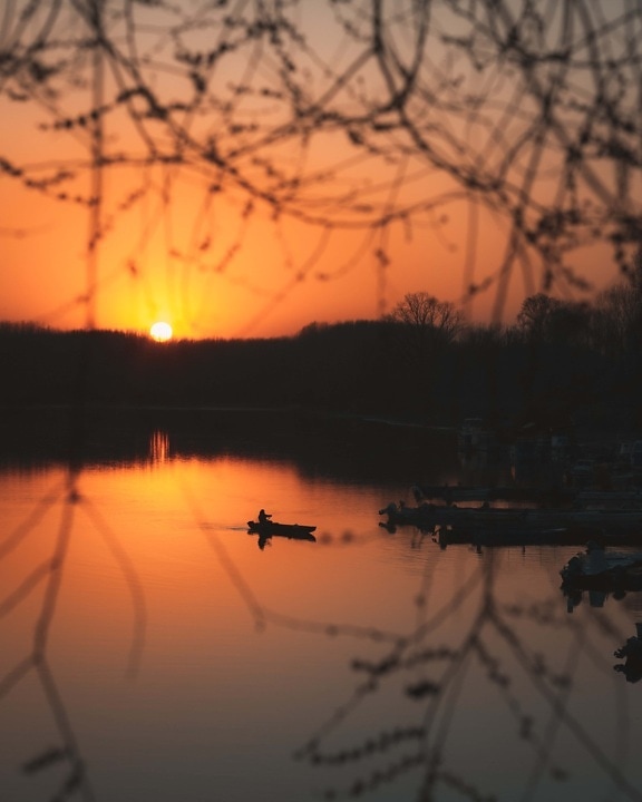 lever du soleil, matin, taches solaires, port, pêcheur, bateau de pêche, silhouette, paysage, aube, lac