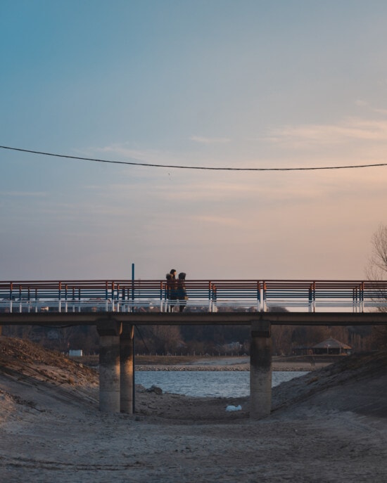 beton, Most, lidé, chůze, břehu řeky, řečiště, období sucha, řeka, krajina, Dawn