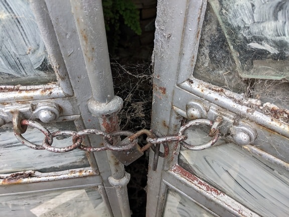 hierro fundido, puerta de entrada, candado, abandonado, abandonado, sucio, tela de araña, antiguo, puerta, moho
