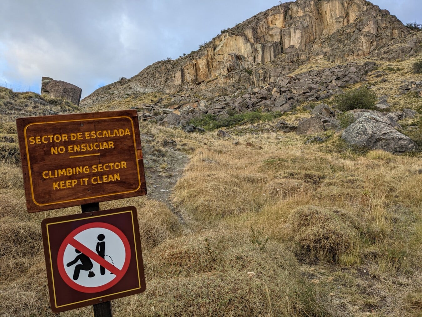 sign, hiking, information, symbol, mountainside, landscape, outdoors, nature, grass, summer