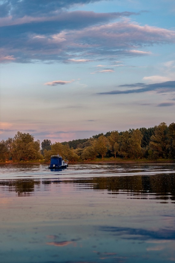 川のボート, ドナウ川, 川, 秋のシーズン, ヨット, 夜明け, 水, 湖, 反射, 自然