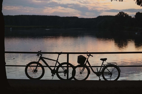 luz de fundo, crepúsculo, silhueta, bicicleta, amanhecer, água, paisagem, natureza, ao ar livre, veículo