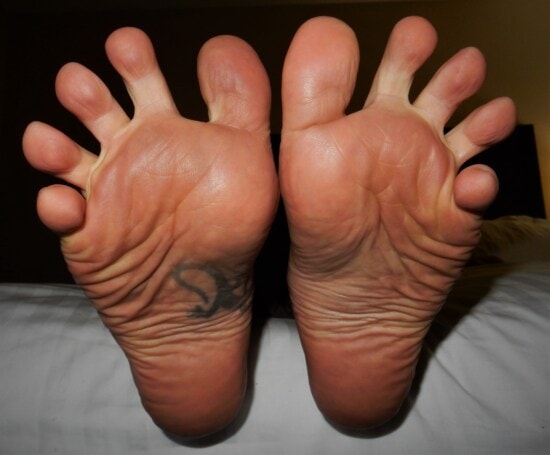 pés, com os pés descalços, perto, pele, pé, pernas, dedo, dedo do pé, tecido, homem
