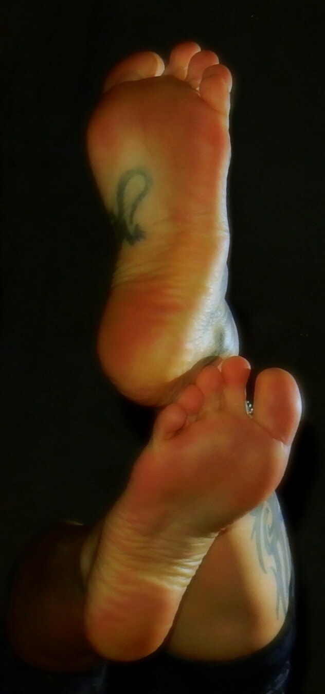 feet, barefoot, darkness, foot, close-up, finger, leg, legs, skin, skincare