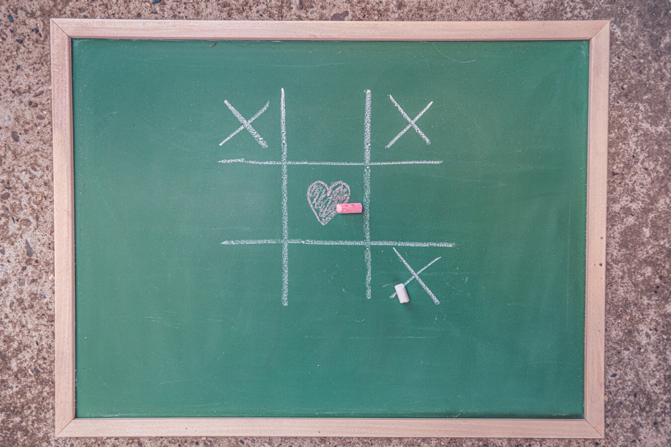 love problem, Tic-Tac-Toe game, noughts and crosses, heart, drawing chalk, blackboard, vintage, old