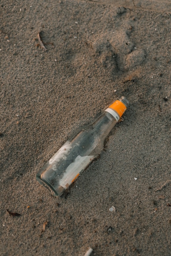 läpinäkyvä, pullo, tyhjä, pilaantumisen, roskat, purjehtia, hiekka, pöly, maaperän, roskakoriin