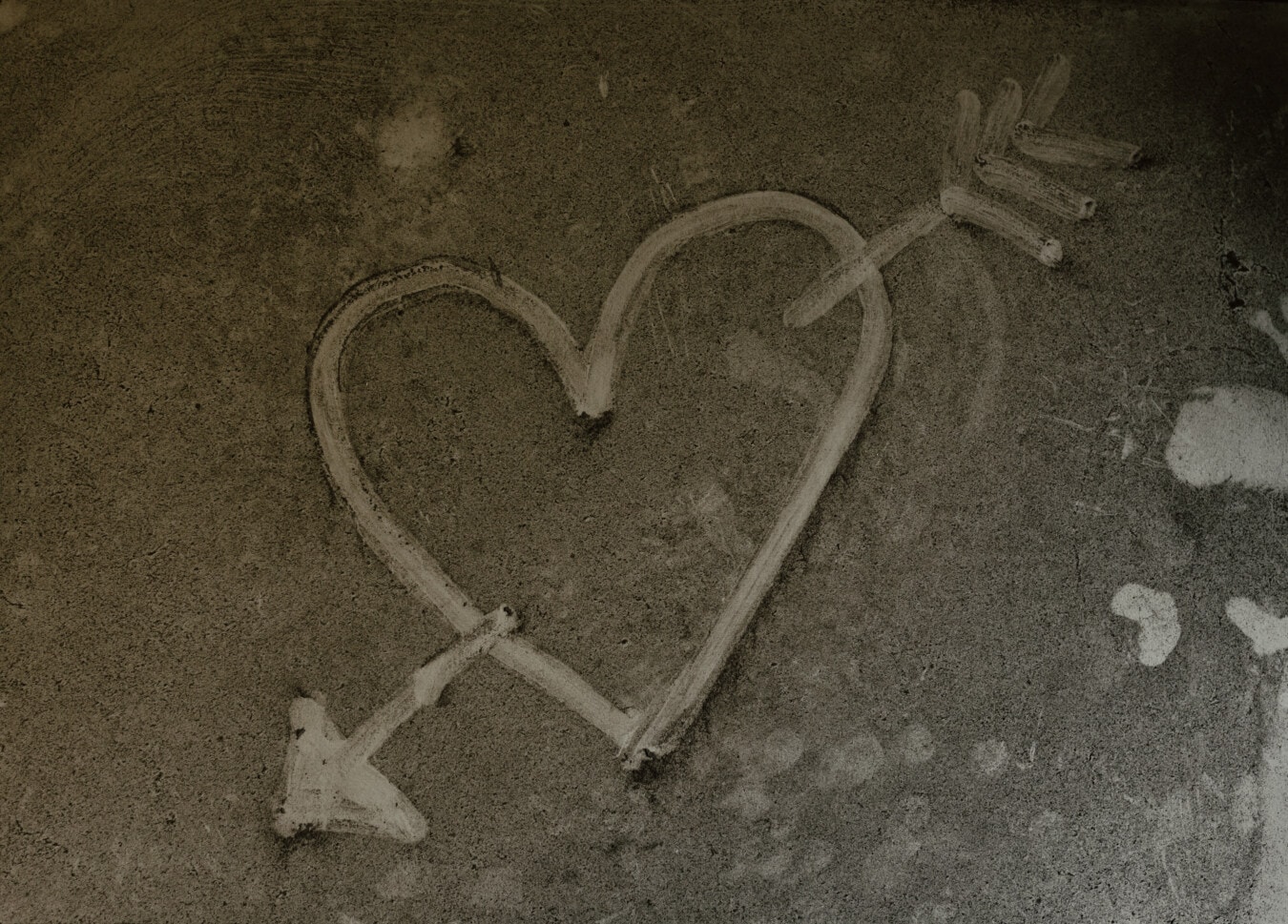 shape, drawing, heart, dirt, dirty, dust, affection, romantic, love, arrow