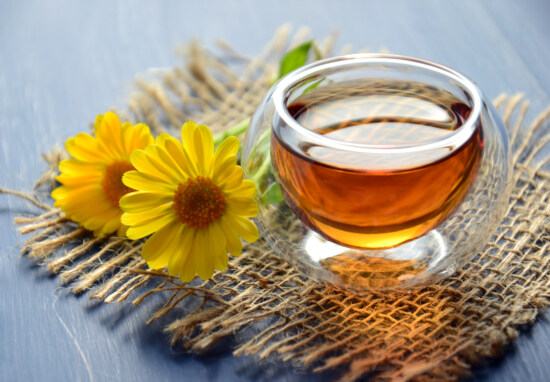 calendula, tè, olio, olio essenziale, bere, medicina, cura, natura morta, tradizionale, erba