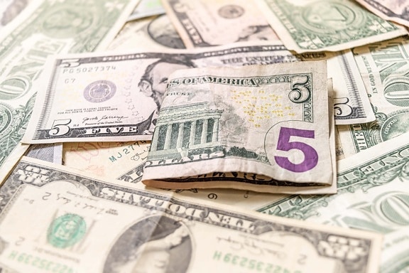 Banconota da cinque dollari degli Stati Uniti ($ 5), Abraham Lincoln, mucchio, carta, stack, inflazione, risparmio, reddito, soldi, valuta