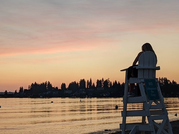 mujer joven, Salvavidas, puesta de sol, silueta, Playa, sentado, silla, amanecer, sol, paisaje