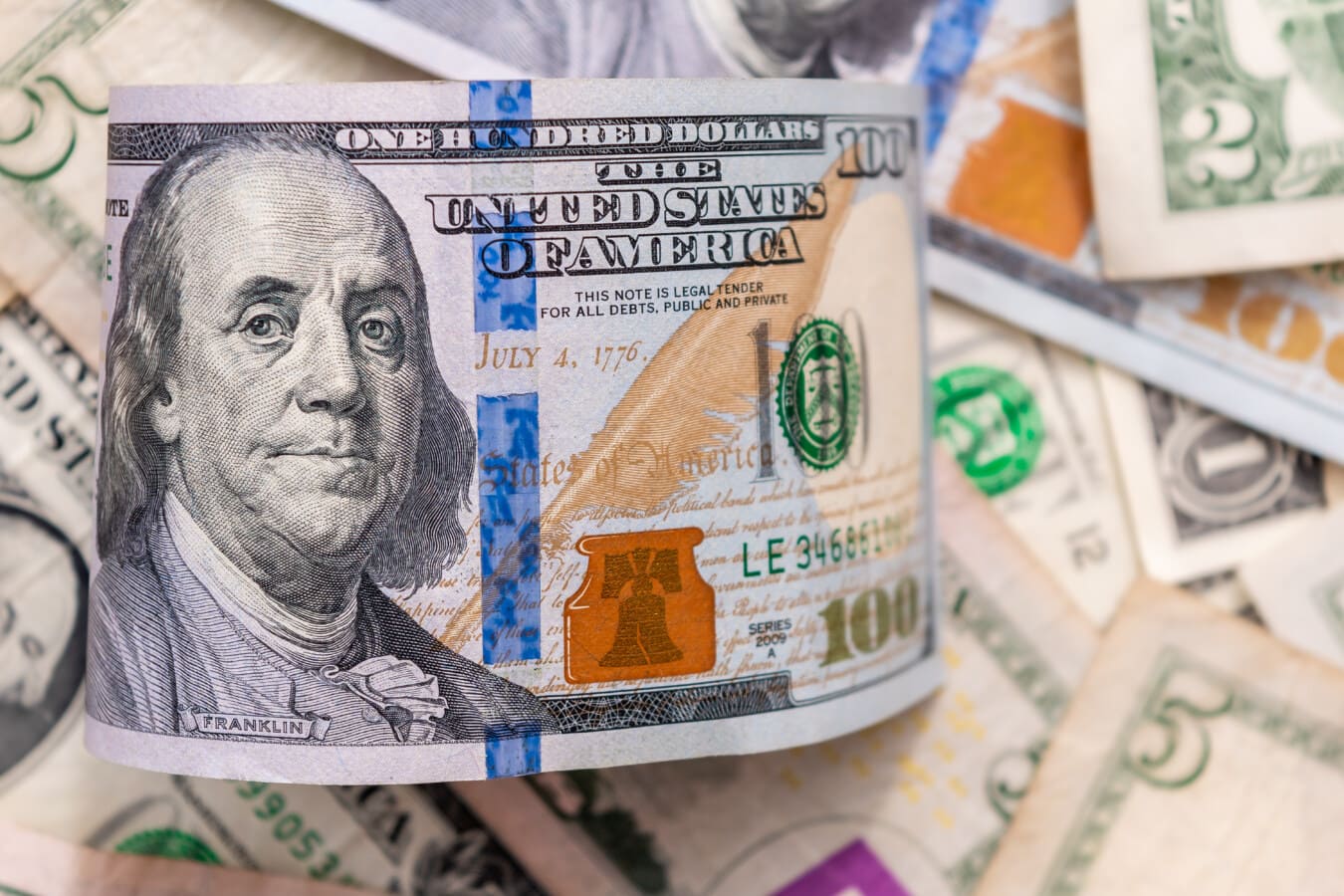 Franklin, dollar, economische groei, inflatie, crisis, geld, inkomen, investeringen, winst, contant geld