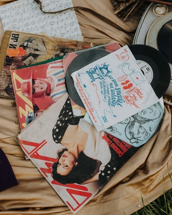 vinyl plade, gammel stil, picnic, udendørs, nostalgi, papir, stakke, historiske, avis, gammeldags