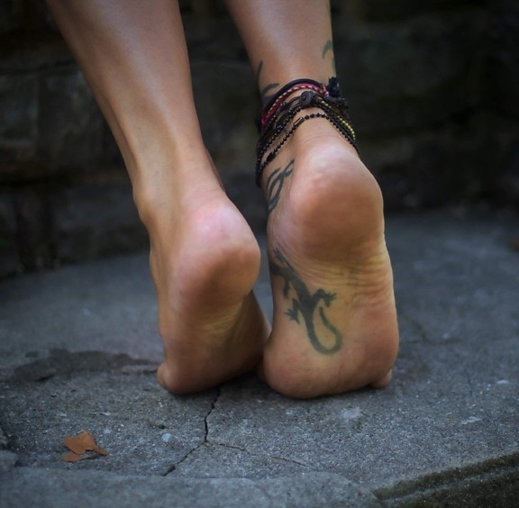 feito à mão, jóias, pernas, tatuagem, com os pés descalços, pés, pele, perto, suave, linda